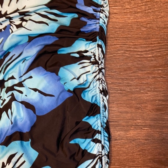 Cache size 8 floral dress with cinched side - Picture 5 of 5